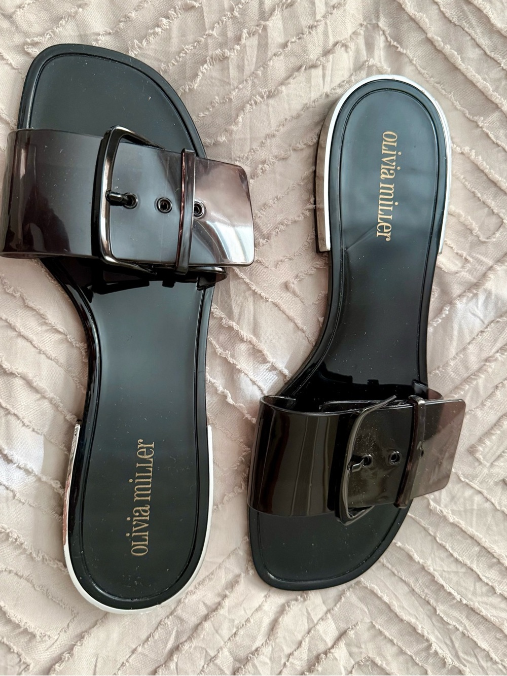 NWOT Olivia Miller Johanna Black Jelly Slide Sandals